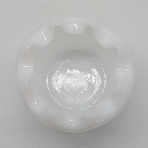 Vintage Pinch Ruffle Scalloped Edge White Milk Glass Vase - Picture 6 of 8